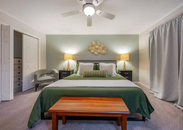 Golf, 4 Bedroom 3 Ba, Guest Suite, Fenced, East