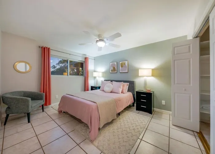 Golf, 4 Bedroom 3 Ba, Guest Suite, Fenced, East *
