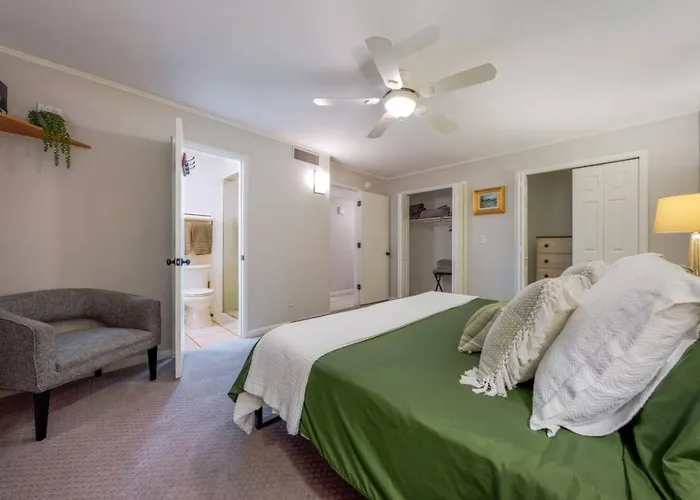 Holiday home Golf, 4 Bedroom 3 Ba, Guest Suite, Fenced, East