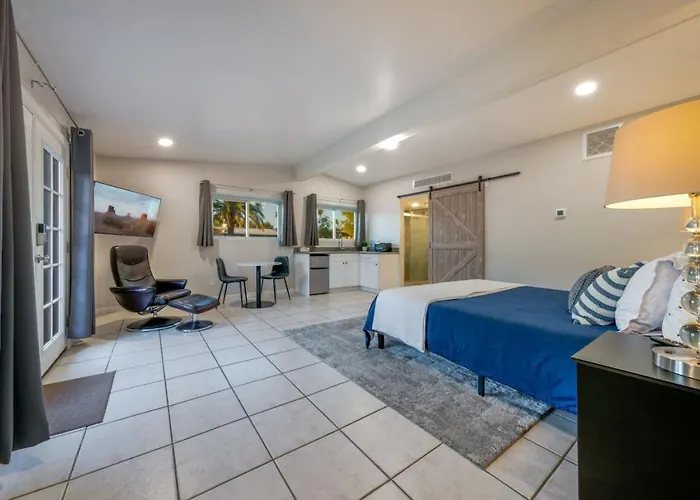 Golf, 4 Bedroom 3 Ba, Guest Suite, Fenced, East Holiday home *